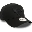 sort-buet-snapback-cap-med-sort-logo-9forty-e-frame-monochrome-af-chicago-bulls-nba-fra-new-era