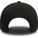sort-buet-snapback-cap-med-sort-logo-9forty-e-frame-monochrome-af-chicago-bulls-nba-fra-new-era