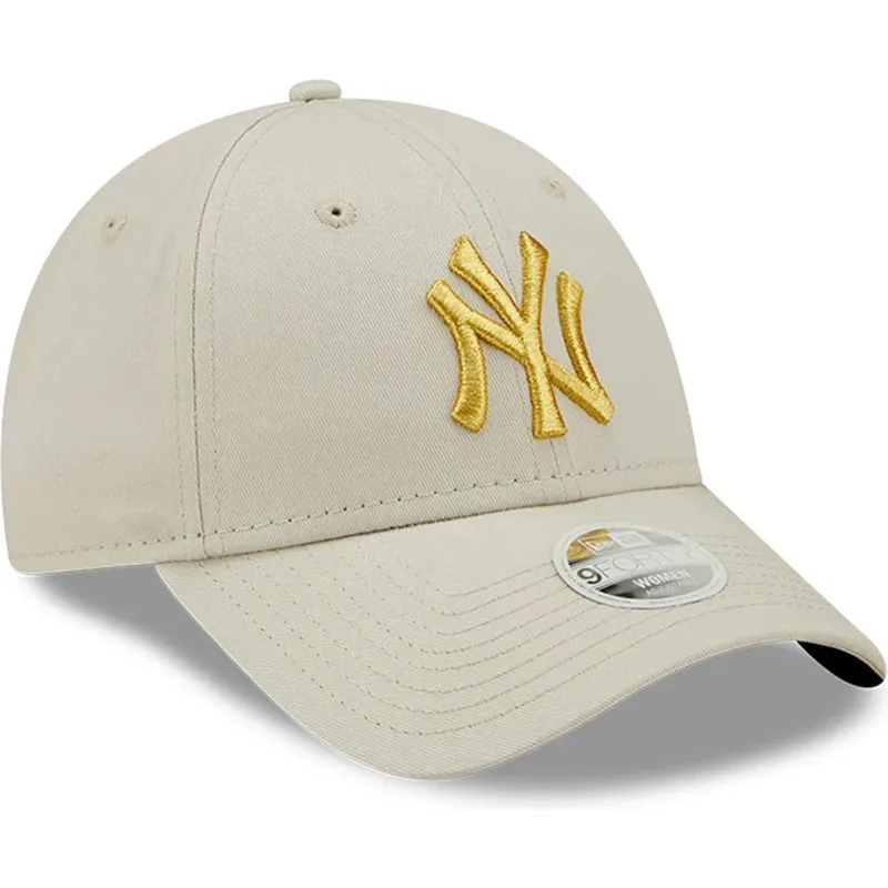 buet-beige-justerbar-kasket-til-kvinder-med-gyldent-logo-9forty-metallic-logo-fra-new-york-yankees-mlb-fra-new-era