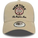 beige-9forty-a-frame-cord-graphic-new-york-trucker-cap-stater-og-lande-fra-new-era