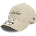 beige-justerbar-9twenty-heritage-script-kasket-fra-new-era
