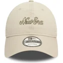 beige-justerbar-9twenty-heritage-script-kasket-fra-new-era
