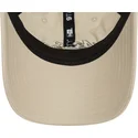 beige-justerbar-9twenty-heritage-script-kasket-fra-new-era