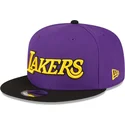 violet-og-sort-snapback-9fifty-statement-fladskaermshue-fra-los-angeles-lakers-nba-fra-new-era