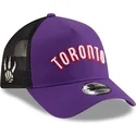 violet-og-sort-a-frame-classic-trucker-kasket-fra-toronto-raptors-nba-fra-new-era