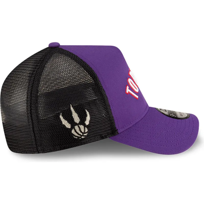 violet-og-sort-a-frame-classic-trucker-kasket-fra-toronto-raptors-nba-fra-new-era