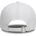hvid-justerbar-curved-kasket-med-hvidt-logo-9twenty-league-essential-fra-new-york-yankees-mlb-fra-new-era