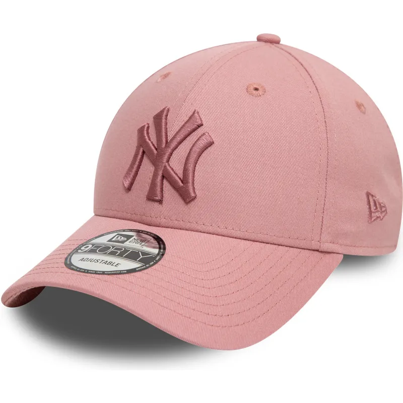 lyserod-justerbar-buet-kasket-med-lyserodt-logo-9forty-league-essential-fra-new-york-yankees-mlb-fra-new-era