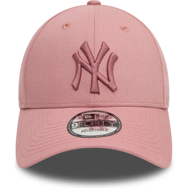 lyserod-justerbar-buet-kasket-med-lyserodt-logo-9forty-league-essential-fra-new-york-yankees-mlb-fra-new-era