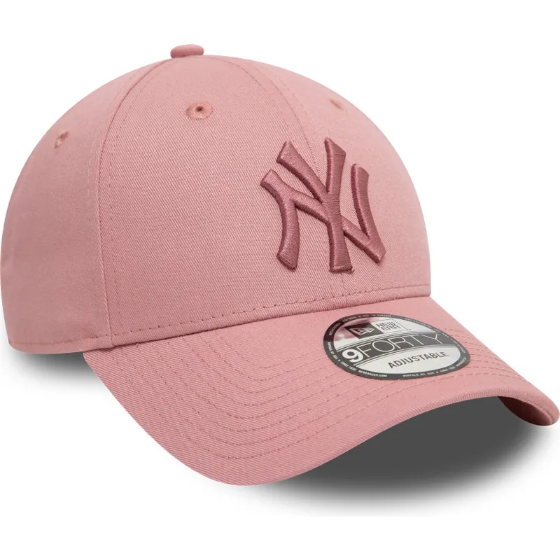 lyserod-justerbar-buet-kasket-med-lyserodt-logo-9forty-league-essential-fra-new-york-yankees-mlb-fra-new-era