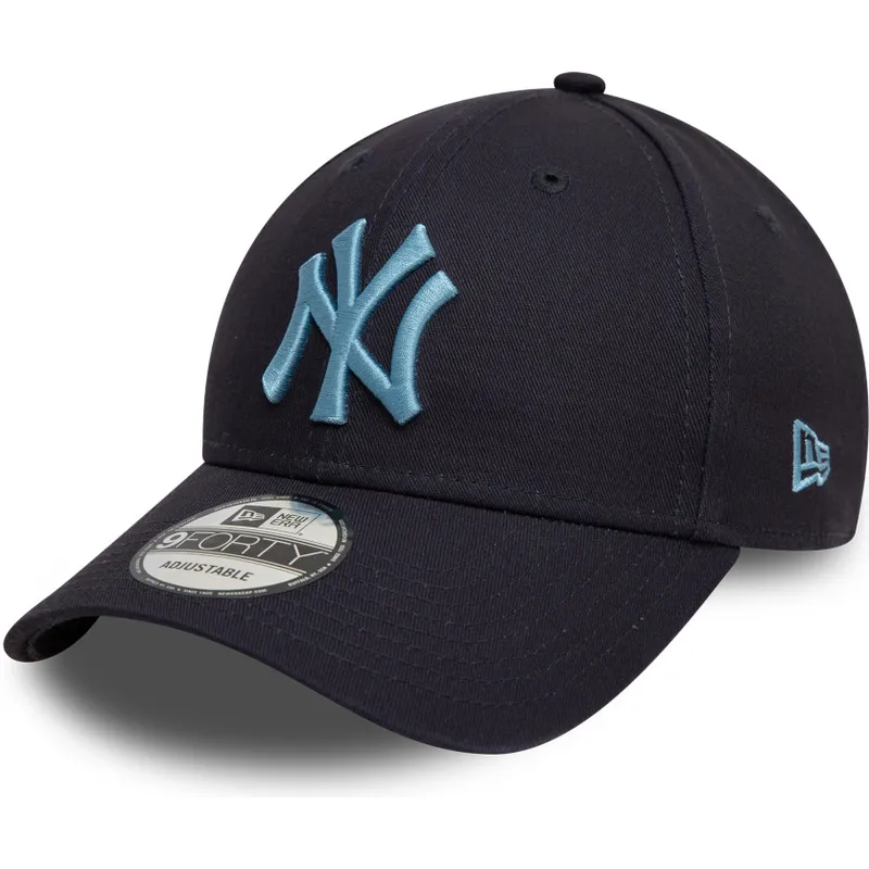 justerbar-marinebla-buet-kasket-med-blat-logo-9forty-league-essential-fra-new-york-yankees-mlb-fra-new-era