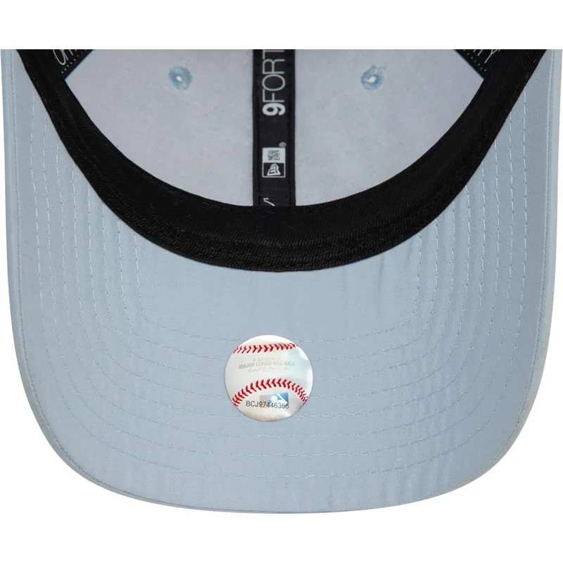 lysebla-justerbar-kurvet-kasket-9forty-flawless-fra-new-york-yankees-mlb-fra-new-era