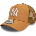 lys-brun-9forty-a-frame-league-essential-new-york-yankees-mlb-trucker-kasket-fra-new-era