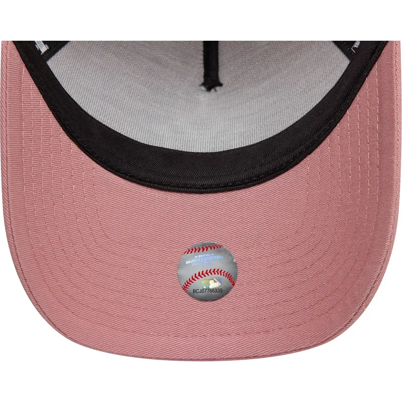 lyserod-trucker-kasket-9forty-a-frame-league-essential-fra-new-york-yankees-mlb-fra-new-era