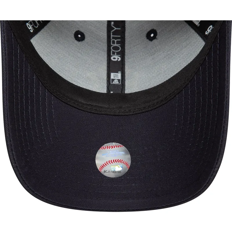 justerbar-marinebla-buet-kasket-med-guldlogo-9forty-metallic-fra-new-york-yankees-mlb-fra-new-era