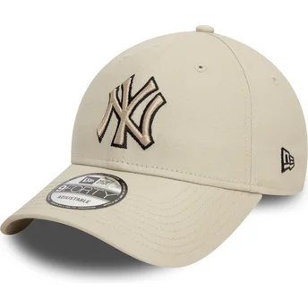 Beige justerbar krum kasket med sort logo 9FORTY Team Outline fra New York Yankees MLB af New Era