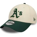 justerbar-9forty-colour-block-beige-og-gron-buet-cap-fra-oakland-athletics-mlb-fra-new-era