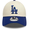 buet-beige-og-bla-justerbar-9forty-colour-block-kasket-fra-los-angeles-dodgers-mlb-fra-new-era