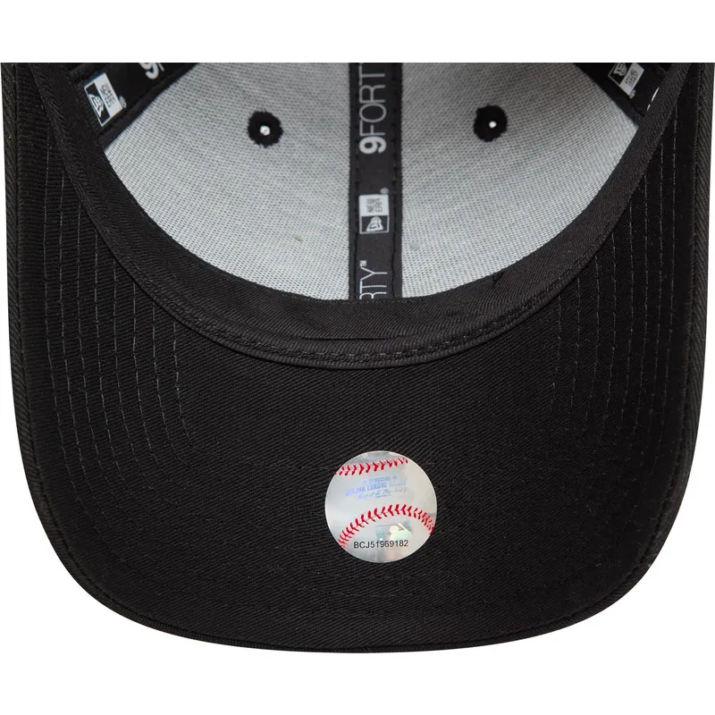 sort-justerbar-curved-kasket-med-sort-logo-9forty-icon-fra-new-york-yankees-mlb-snake-fra-new-era