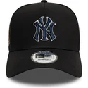 sort-snapback-kasket-med-buet-skygge-og-morkeblat-logo-9forty-a-frame-world-series-patch-fra-new-york-yankees-mlb-fra-new-era