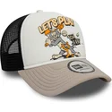 hvid-beige-og-sort-9forty-a-frame-trucker-kasket-med-tom-og-jerry-looney-tunes-fra-new-era
