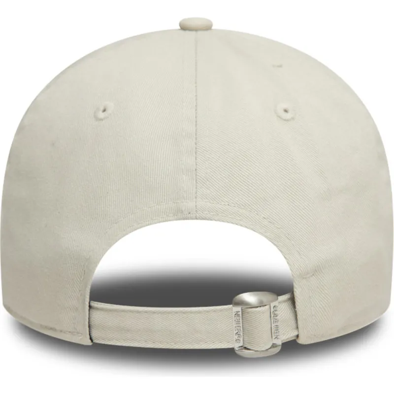 buet-beige-justerbar-9twenty-washed-kasket-med-anders-and-looney-tunes-fra-new-era