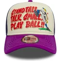 beige-og-violet-trucker-kasket-9forty-a-frame-graphic-stand-tall-talk-small-play-ball-fra-new-era