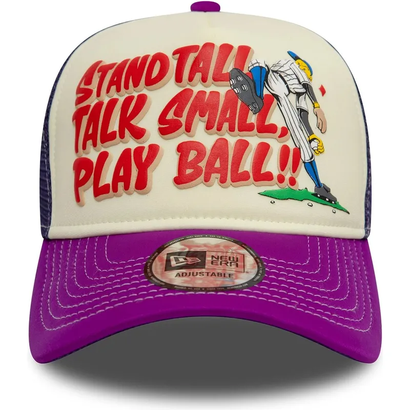 beige-og-violet-trucker-kasket-9forty-a-frame-graphic-stand-tall-talk-small-play-ball-fra-new-era