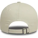 buet-beige-justerbar-kasket-til-kvinder-9twenty-flame-visor-fra-new-era