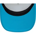 9forty-a-frame-foam-hvid-og-bla-trucker-kasket-til-kvinder-fra-florida-beach-cities-and-beaches-af-new-era