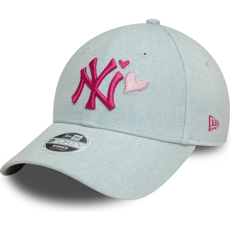lysebla-justerbar-buet-kasket-til-kvinder-med-lyserodt-logo-9forty-denim-icon-heart-fra-new-york-yankees-mlb-fra-new-era