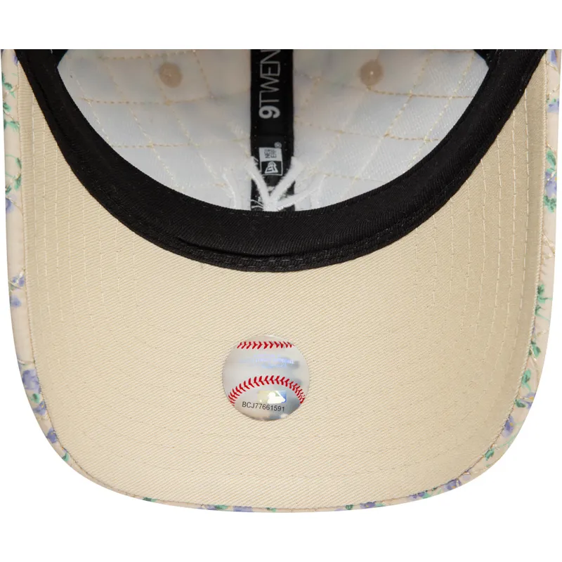 buet-beige-justerbar-kasket-til-kvinder-9twenty-floral-quilt-fra-new-york-yankees-mlb-fra-new-era