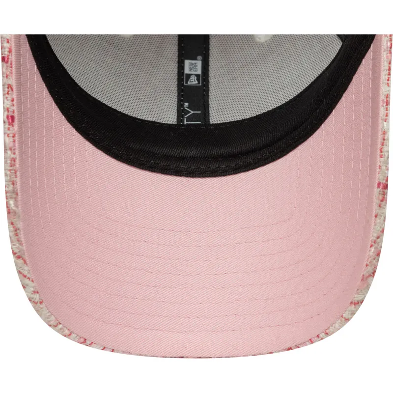 lyserod-justerbar-buet-kasket-til-kvinder-med-lyserodt-logo-9forty-tweed-fra-new-york-yankees-mlb-fra-new-era