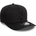 sort-buet-snapback-kasket-med-sort-logo-9seventy-stretch-snap-af-new-york-yankees-mlb-fra-new-era
