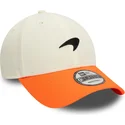 hvid-og-orange-justerbar-kurvet-kasket-9forty-contrast-visor-fra-mclaren-racing-formula-1-fra-new-era