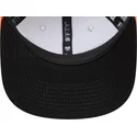 hvid-og-sort-flad-trucker-kasket-snapback-9fifty-checkered-visor-fra-mclaren-racing-formula-1-fra-new-era