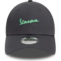 gra-justerbar-curved-cap-med-gront-logo-9forty-side-print-fra-vespa-piaggio-fra-new-era