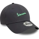 gorra-curva-gris-ajustable-con-logo-verde-9forty-side-print-de-vespa-piaggio-de-new-era