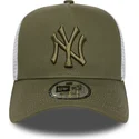 gron-og-hvid-trucker-cap-med-gront-logo-a-frame-league-essential-af-new-york-yankees-mlb-fra-new-era