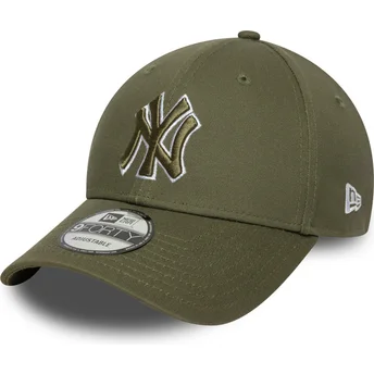 Grøn justerbar krummet kasket med grøn 9FORTY Outline logo fra New York Yankees MLB af New Era