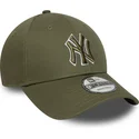 justerbar-gron-buet-kasket-med-gront-logo-9forty-outline-fra-new-york-yankees-mlb-af-new-era