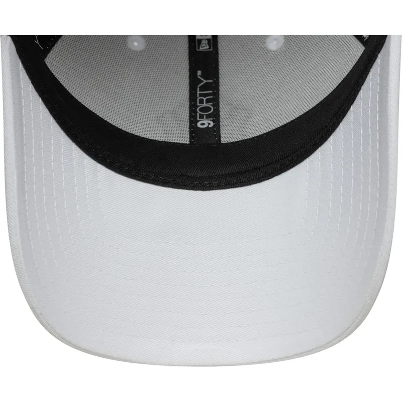 hvid-justerbar-kurvet-kasket-9forty-outline-fra-new-york-yankees-mlb-fra-new-era