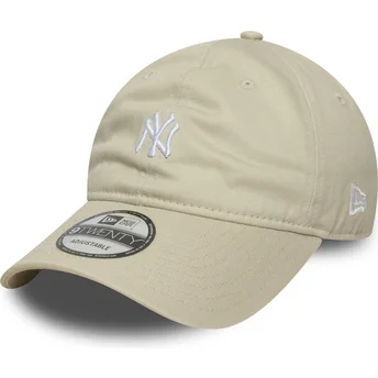 Justerbar beige krummet 9TWENTY Mini Logo kasket fra New York Yankees MLB af New Era