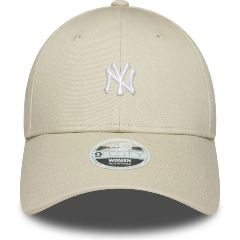 buet-beige-justerbar-kasket-til-kvinder-9forty-mini-logo-fra-new-york-yankees-mlb-fra-new-era