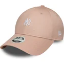 new-era-new-york-yankees-mlb-9forty-mini-logo-justerbar-lyserod-kurvet-kasket-til-kvinder