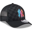 gorra-trucker-negra-9forty-m-crown-a-frame-gradient-raceway-de-new-york-yankees-mlb-de-new-era