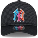 sort-9forty-m-crown-a-frame-gradient-raceway-trucker-kasket-fra-new-york-yankees-mlb-af-new-era