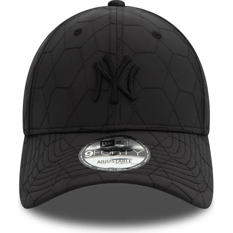 sort-justerbar-curved-kasket-med-sort-logo-9forty-quilted-fra-new-york-yankees-mlb-fra-new-era