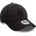sort-justerbar-curved-kasket-med-sort-logo-9forty-quilted-fra-new-york-yankees-mlb-fra-new-era