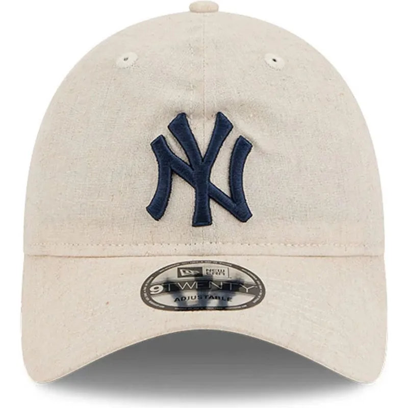 buet-beige-justerbar-kasket-med-marinebla-logo-9twenty-linen-spring-training-fan-pack-2025-fra-new-york-yankees-mlb-fra-new-era